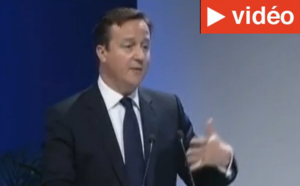 Cameron prêt à "dérouler le tapis rouge" aux entreprises françaises qui fuiraient l'impôt