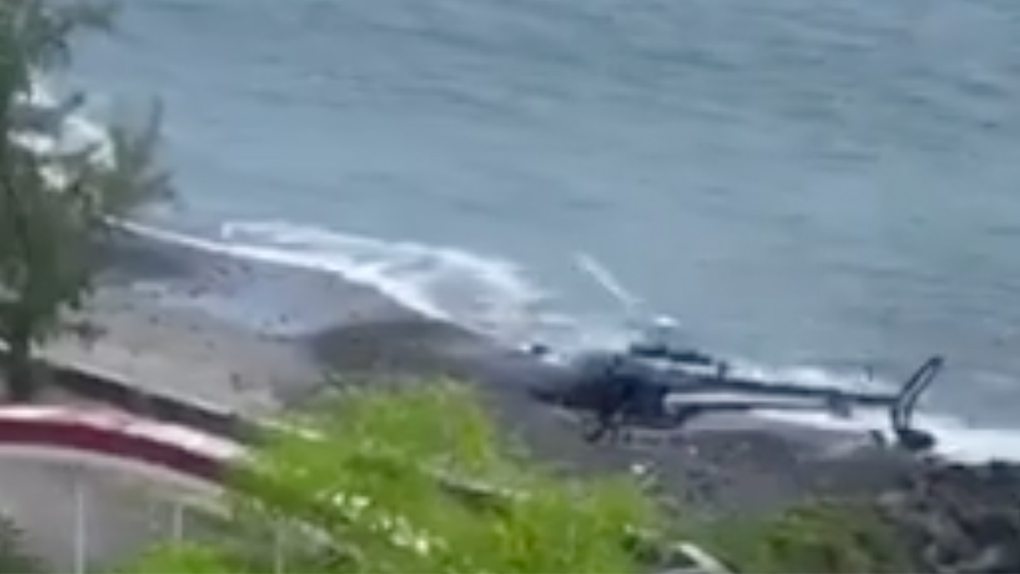 [Vidéo] St-Leu : Les images de l'hélicoptère se posant et des gendarmes poursuivant (en vain) les surfeurs