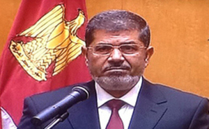 Egypte : Le président Morsi défie l'armée et rétablit le Parlement