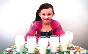 Une Britannique de 9 ans obligée de boire six litres de lait pour survivre...