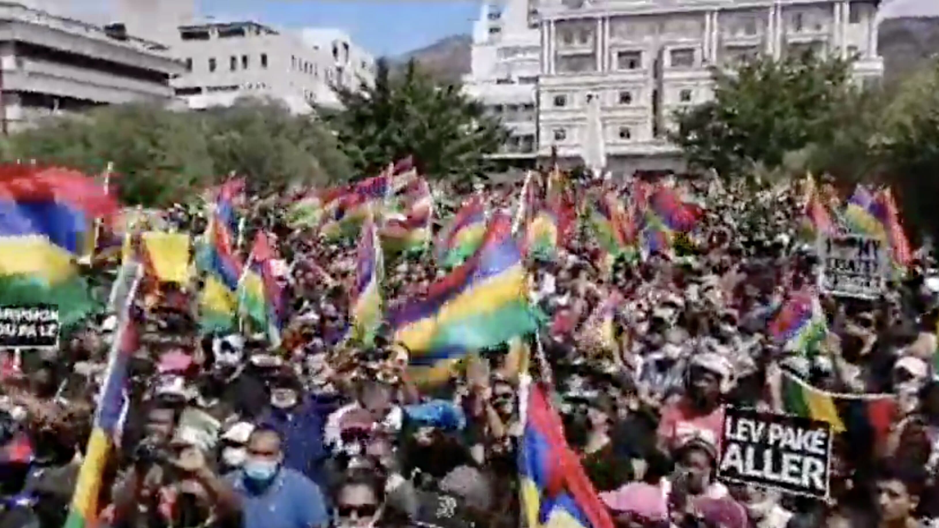 Vidéo : Des milliers de Mauriciens rassemblés pour la marche citoyenne