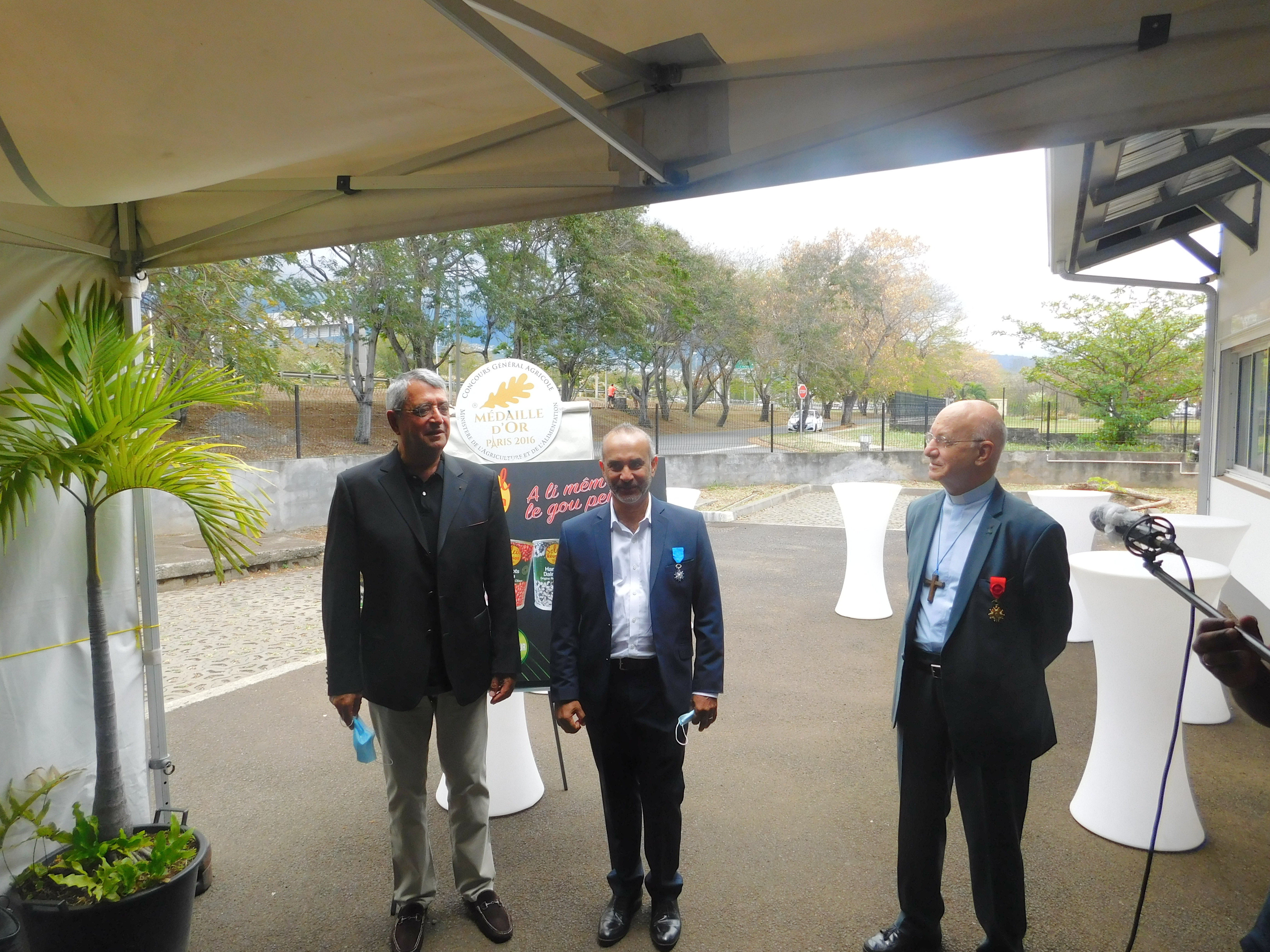 Le PDG de Soleil Réunion, Gérard Rangama, reçoit la médaille de l'Ordre du Mérite