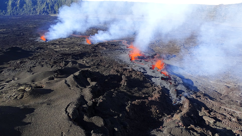 Photo: Observatoire volcanologique du Piton de la Fournaise