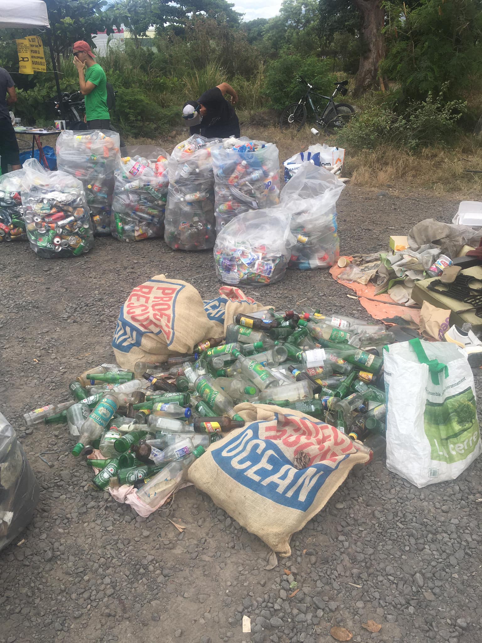 Front de mer de Saint-Paul : Une demi tonne de déchets dans la hotte des bénévoles