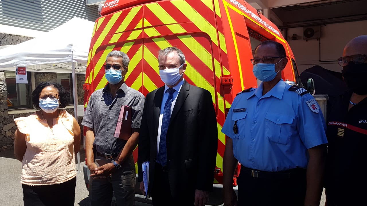 Vaccination anti-Covid: Le préfet à la rencontre des pompiers, parmi les publics prioritaires