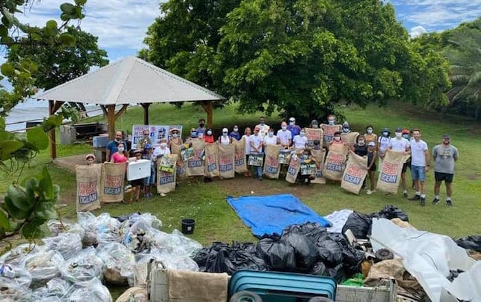 1,7 tonne de déchets ramassés par des bénévoles sur le littoral de Sainte-Marie