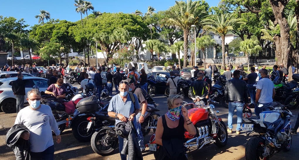 Vidéo - Circulation inter-files : Près de 300 motards mobilisés devant la préfecture 