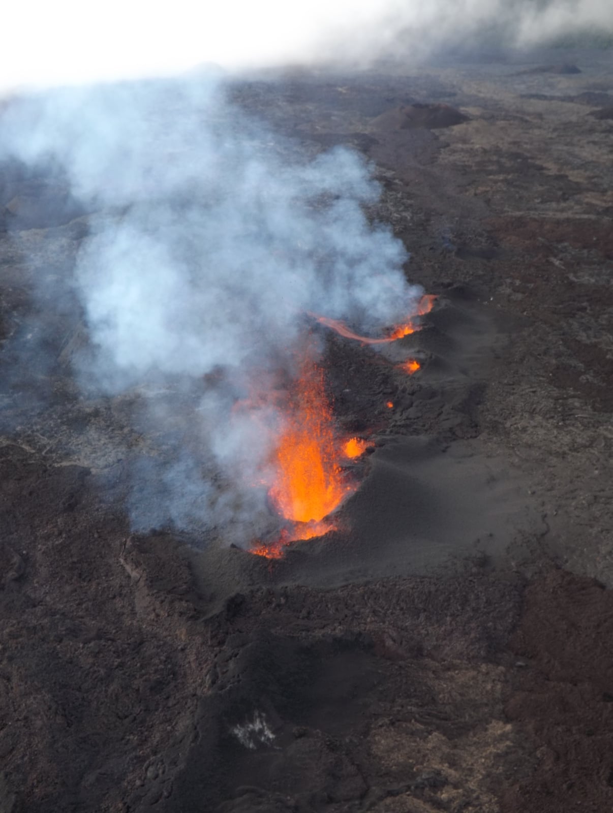 Les images aériennes de l'éruption du Piton de la Fournaise