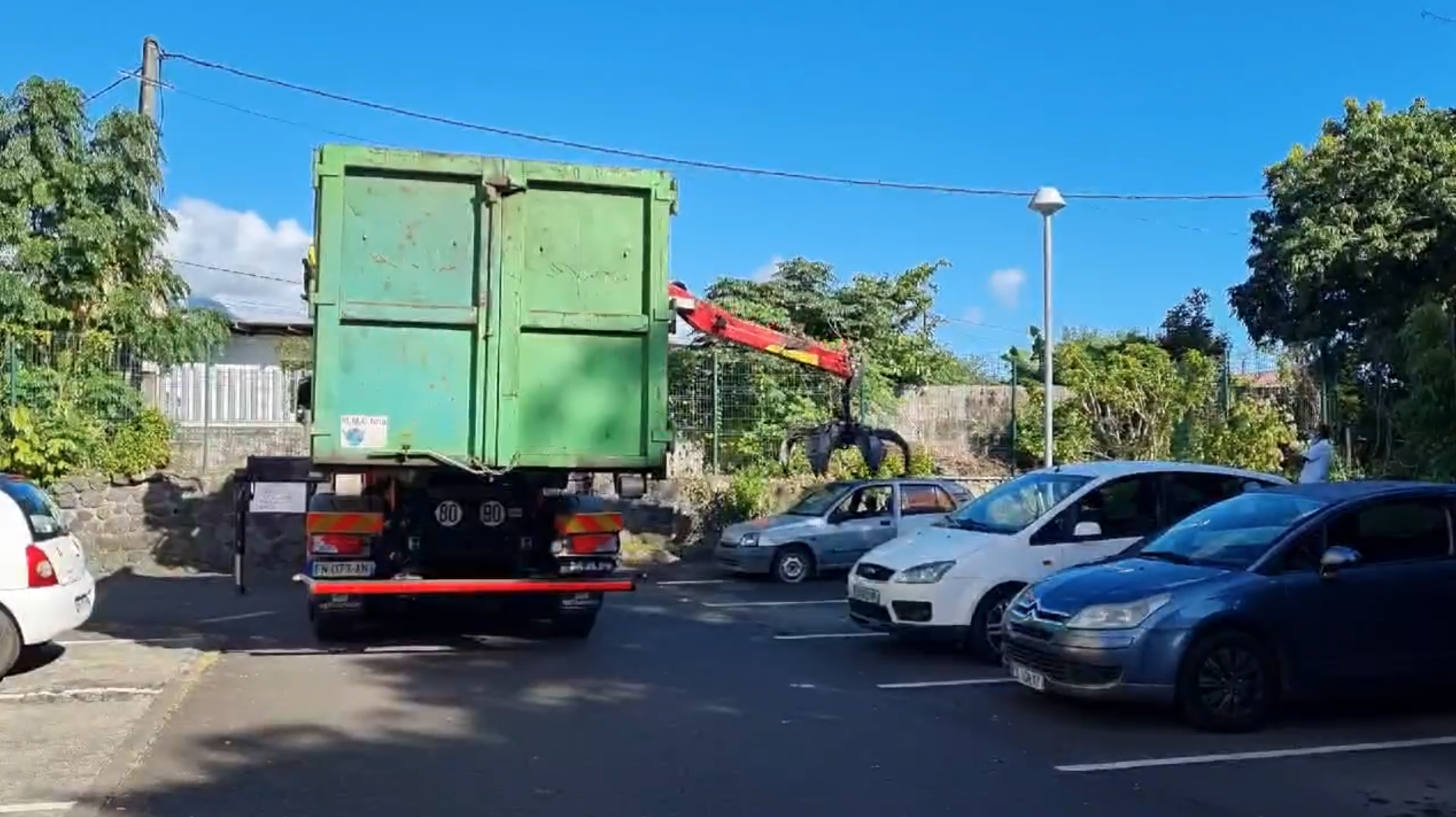 Vidéo - Bras-Panon : La mairie s'attaque aux véhicules hors d'usage, une centaine déjà identifiés