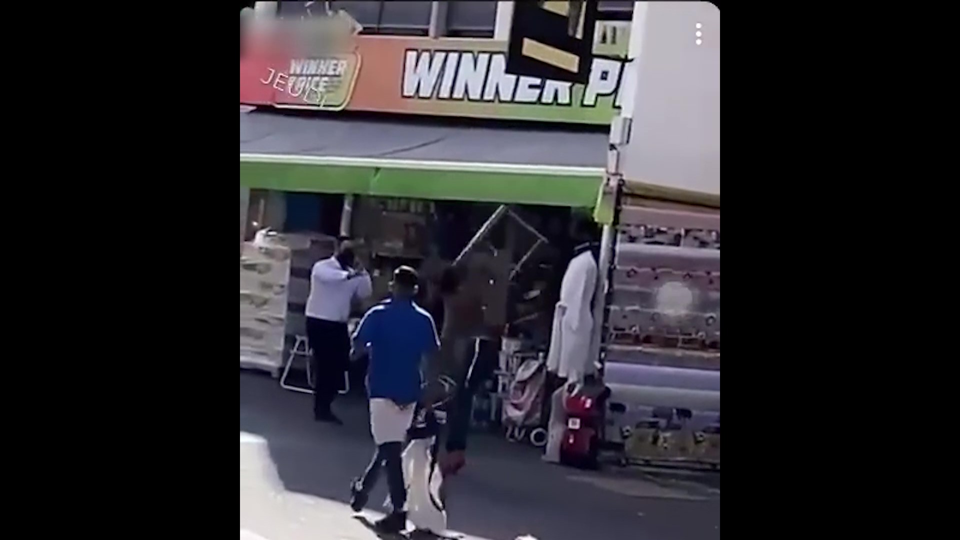 Vidéo - St-Denis : L'agression des commerçants vue d'un autre angle