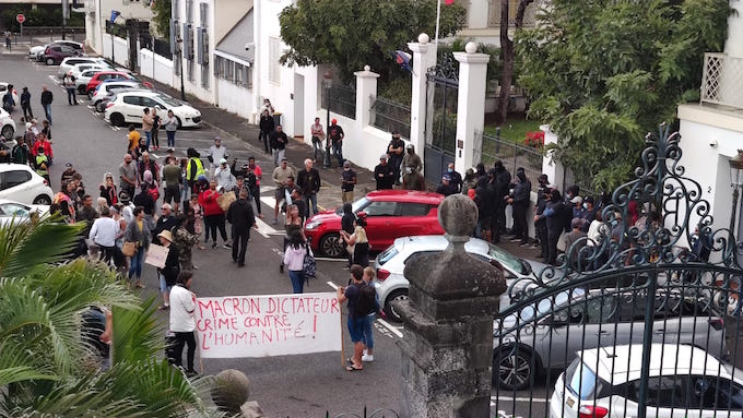 Vidéo - Mesures anti-covid : Manifestation à la préfecture