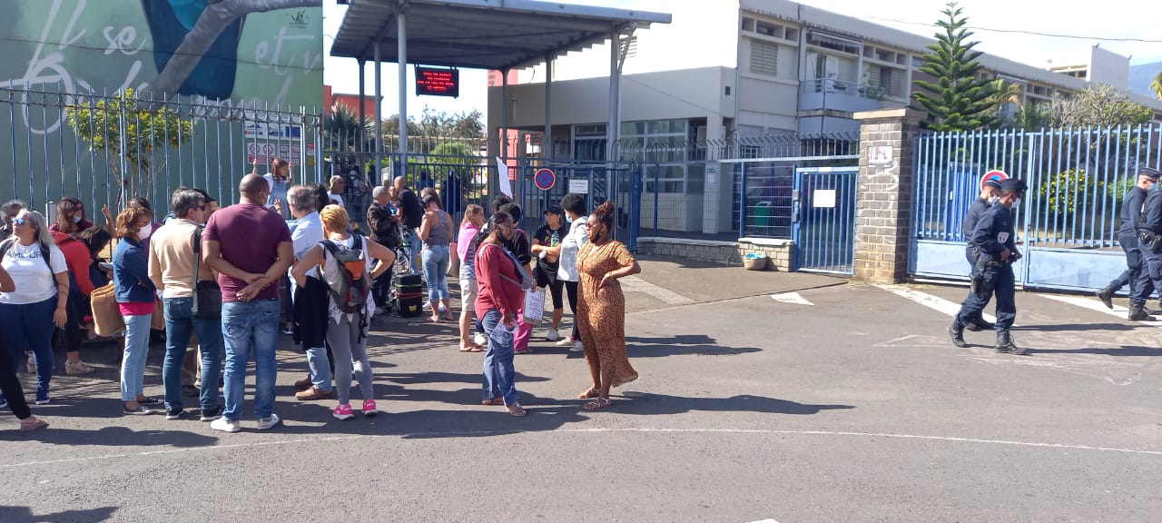 Manifestation au Butor : "Je ne vois pas ce que vient faire un vaccino-bus dans l’école"