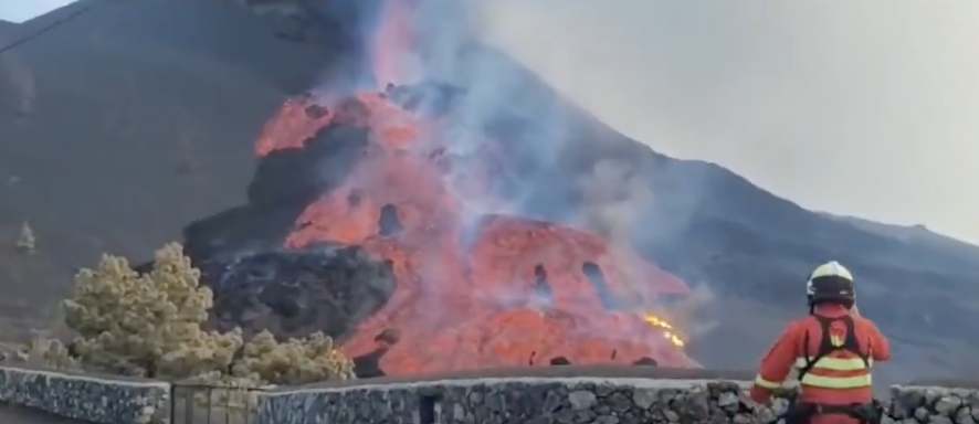 Vidéo - Aux îles Canaries, les images impressionnantes de la progression de la lave