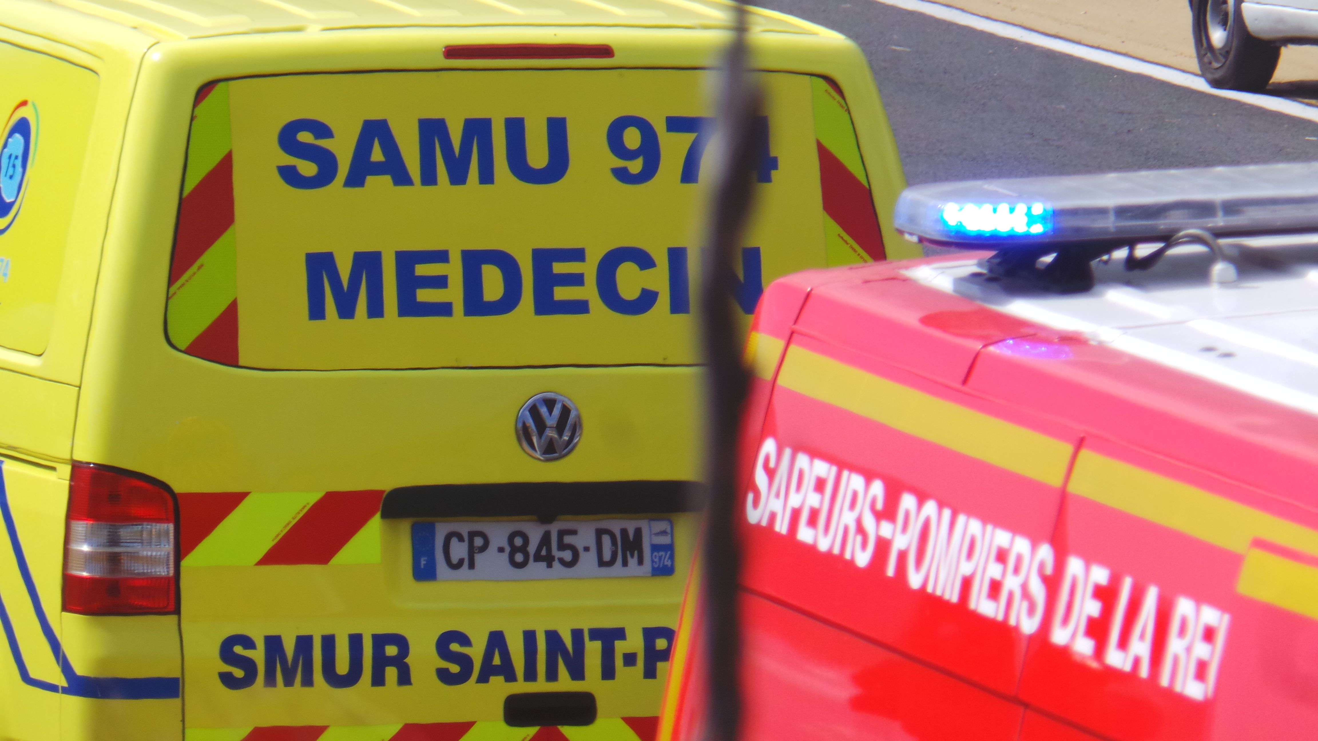 Saint-Pierre : Un homme de 47 ans grièvement blessé après avoir été renversé par une moto