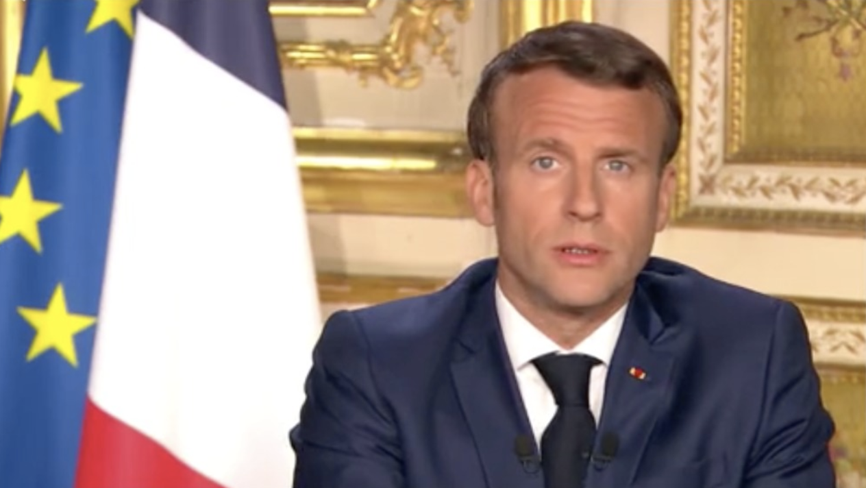 Le bleu du drapeau français changé par Emmanuel Macron