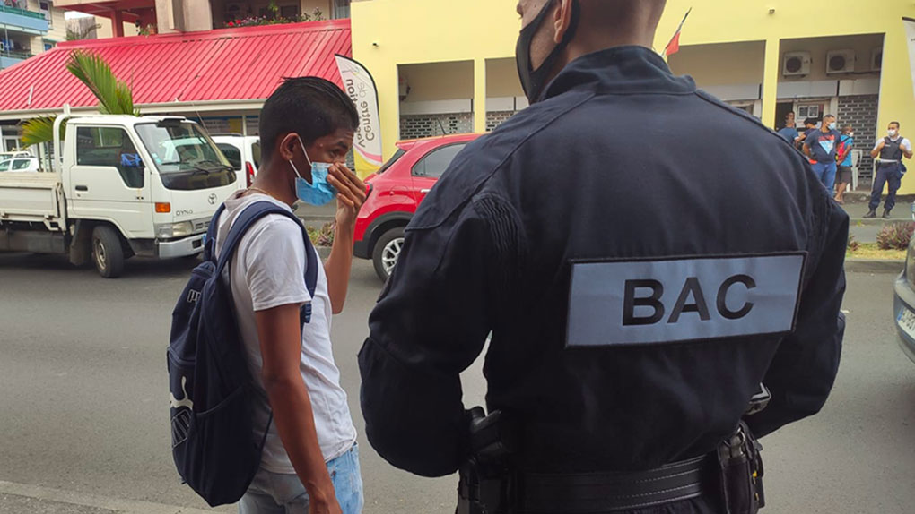 St-André : les policiers font respecter le protocole sanitaire