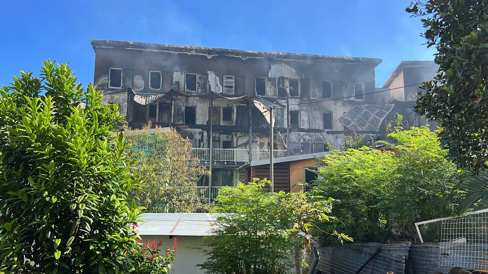 Immeuble incendié à St-Denis : 3 personnes interpellées