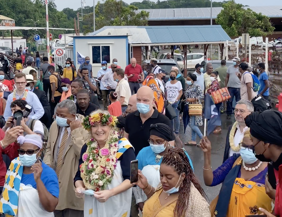 Vidéo - Marine Le Pen accueillie avec ferveur à Mayotte