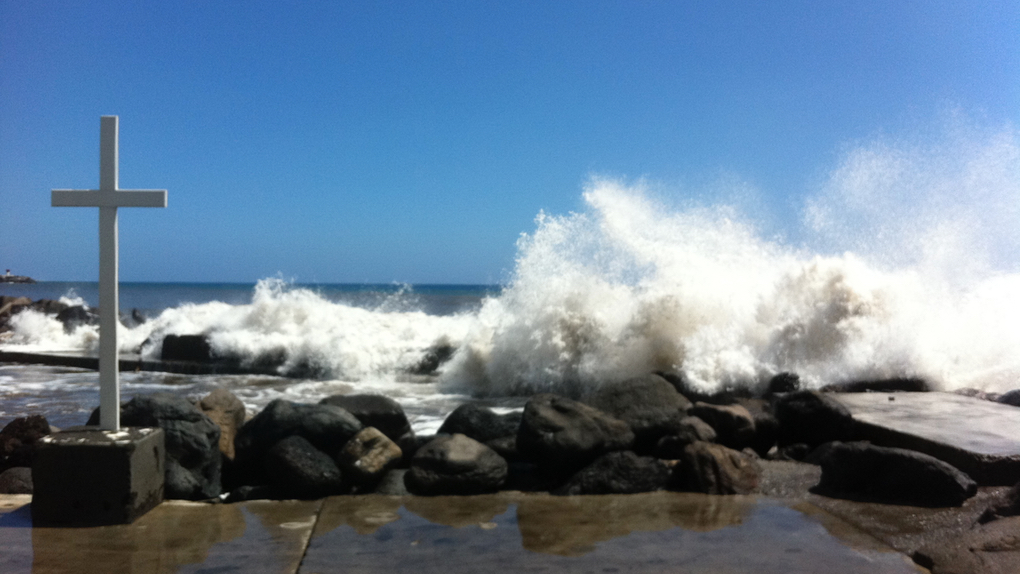 Vents de 100 km/h, vagues de 10 mètres : Les impacts attendus du cyclone Batsirai à La Réunion