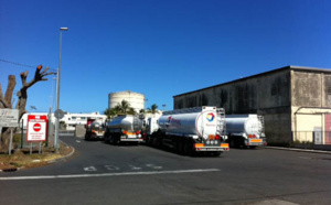 Huit camions de kérosène sortent de la SRPP pour Gillot (réactualisé)