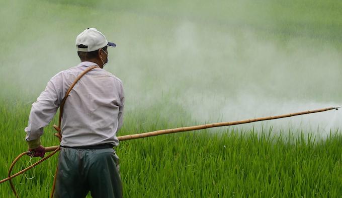 Lobby des pesticides : "Des vases communicants qui en disent tant !"