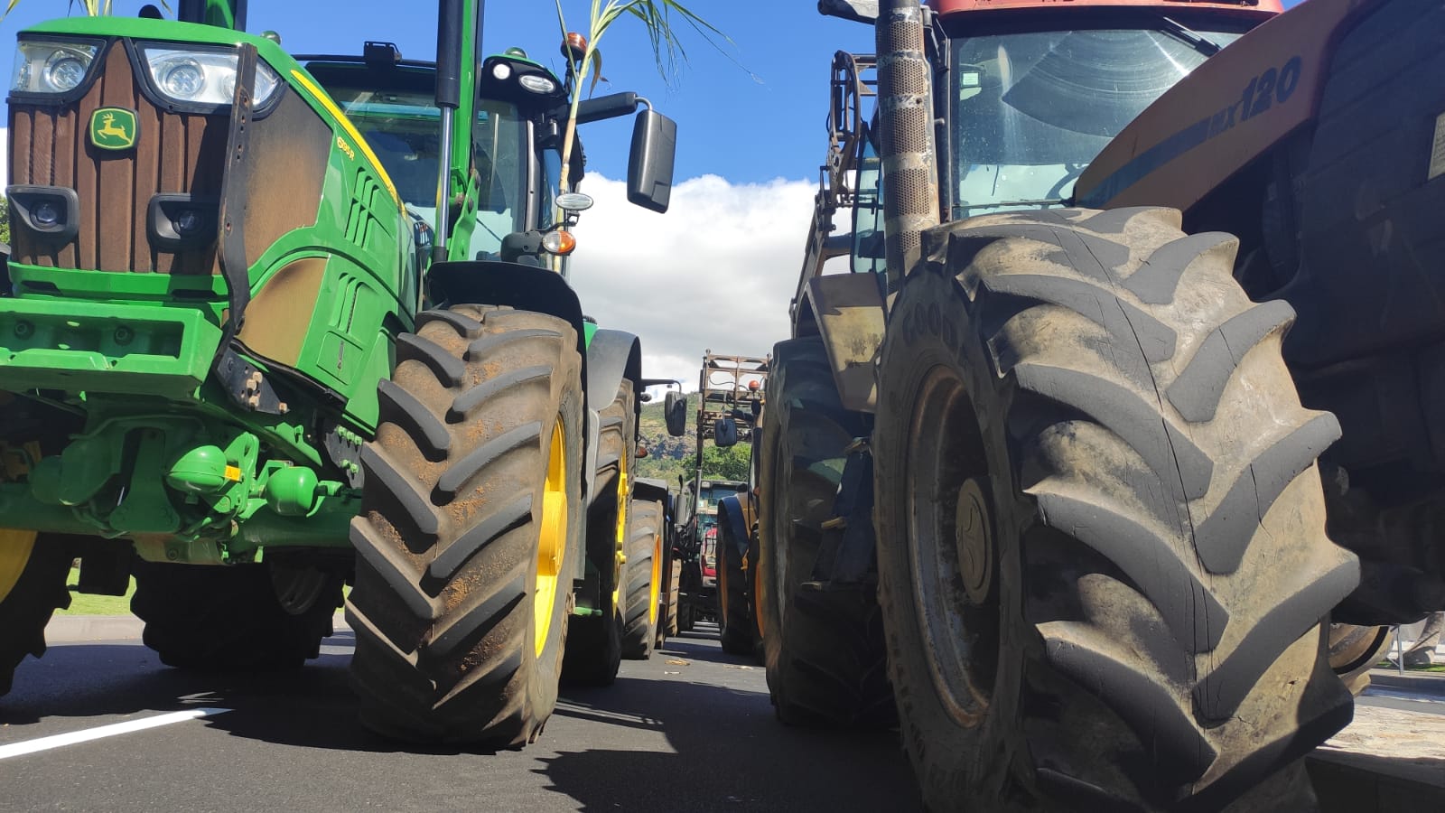 Convoi de tracteurs annoncé de Saint-Joseph à Saint-Denis