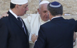 Israël : Le pape François appelle chrétiens, juifs et musulmans à travailler "ensemble pour la paix"