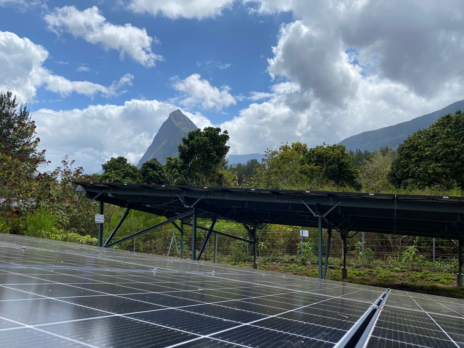 19 foyers seront alimentés par ces panneaux solaires (photo Sidelec).