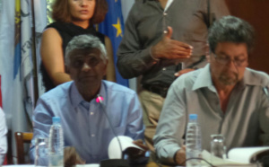 J. Sinimalé et D. Pausé étaient hier soir les deux seuls maires de l'ouest présents au conseil du TCO