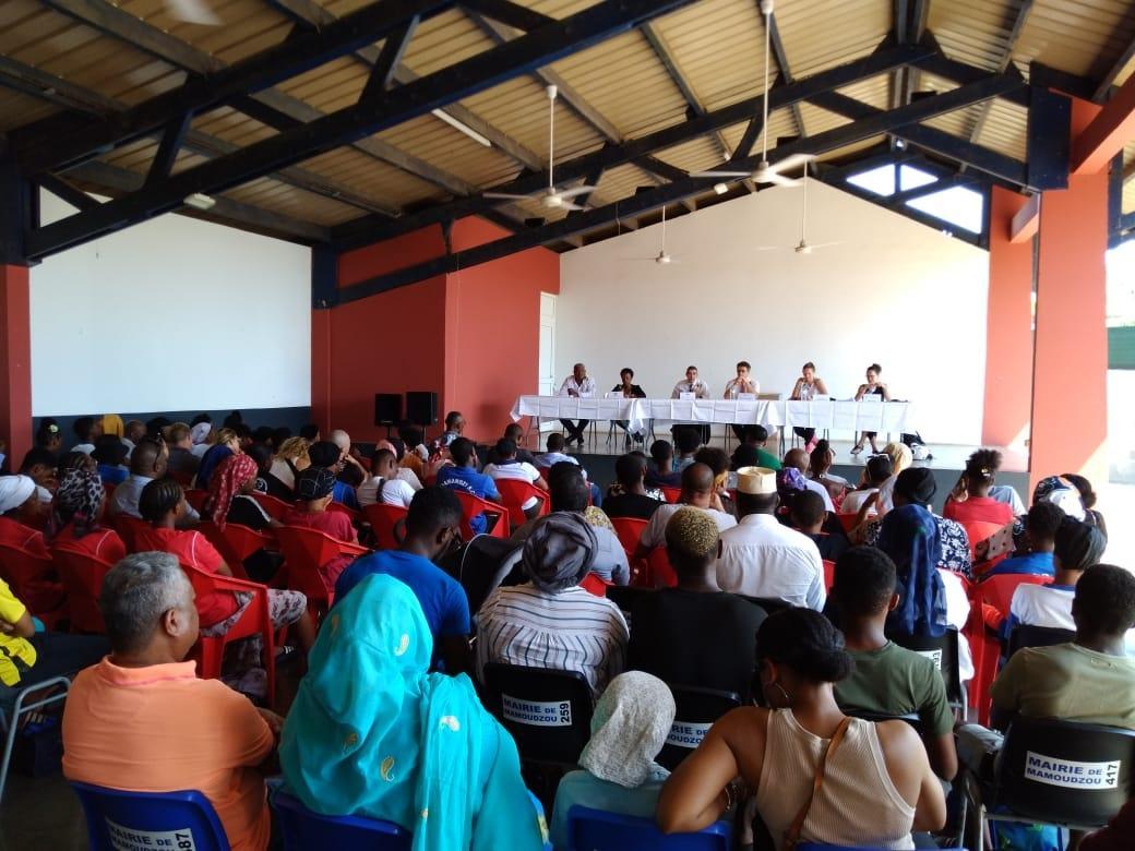 La délégation mahoraise pour les jeux des jeunes de l’océan Indien rassemblée avant le grand départ