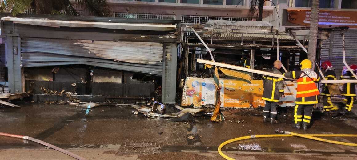 Vidéo - Saint-Denis : Deux commerces ravagés par les flammes rue Maréchal Leclerc