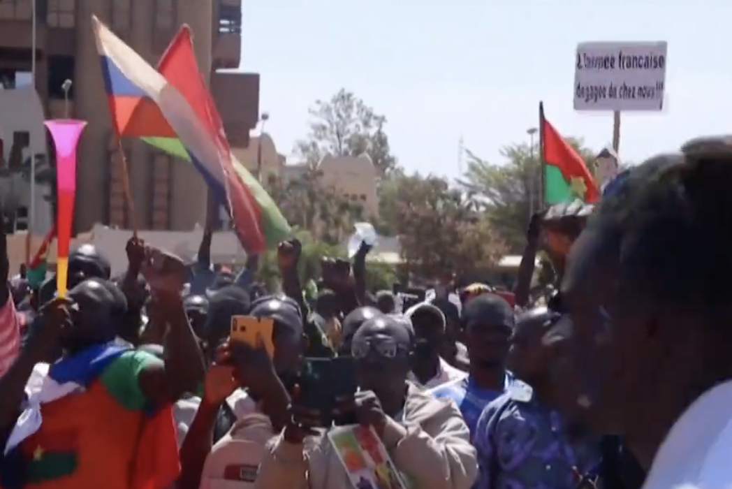 Le Burkina Faso donne un mois aux troupes françaises pour quitter le pays