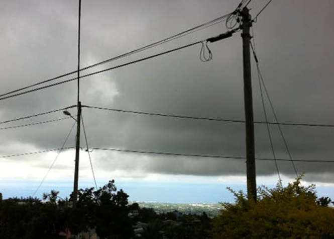 Pré-alerte cyclonique Freddy : "Les équipes sont mobilisées", assure EDF