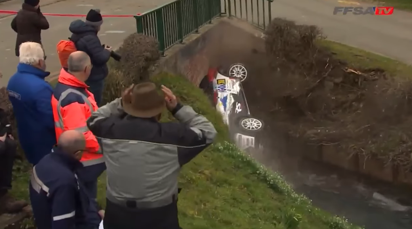 Vidéo - Rallye : Réhane Gany s'encastre sous un pont