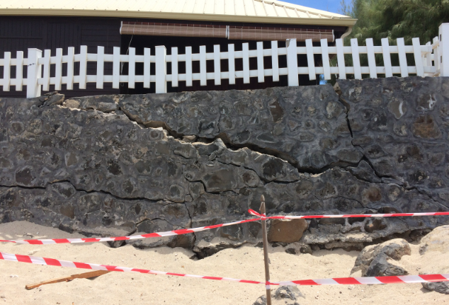 ​Effondrement des murs sur la plage des Roches noires: Engrenages