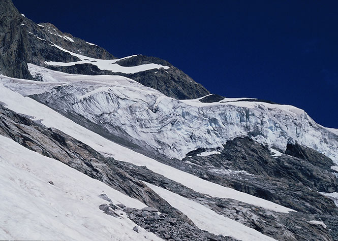 Alpes : Cinq alpinistes tués dans une avalanche