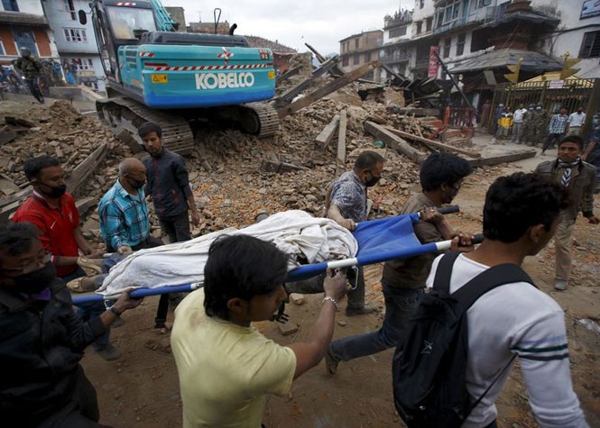 Séisme au Népal: Le bilan s'alourdit et atteint plus de 1.800 morts