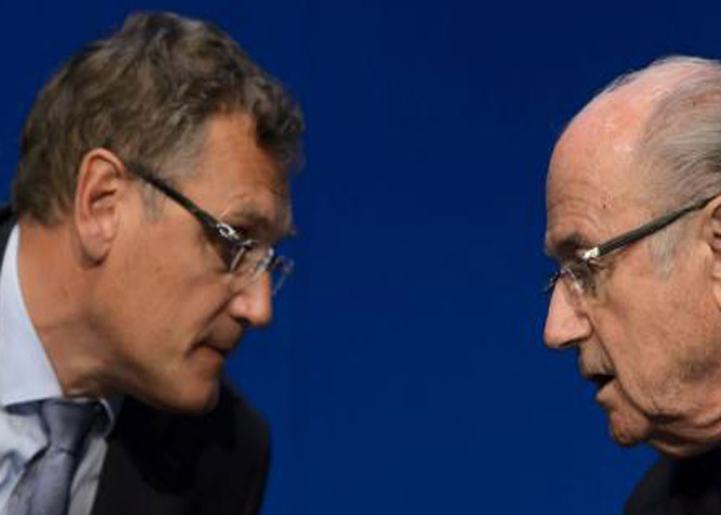 Le secrétaire général de la Fifa, le Français Jérôme Valcke (à gauche) et le président Sepp Blatter