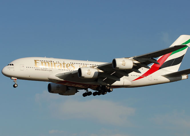 Un Airbus A380 d’Emirates atterrit en urgence au Sri Lanka