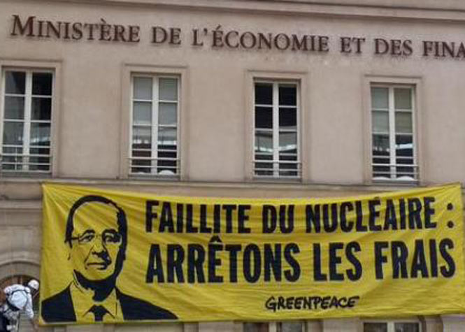 Paris : Des militants de Greenpeace bloquent les principales entrées du ministère des Finances