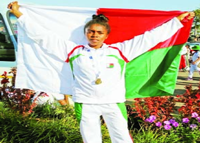 L'athlète malgache à qui on a arraché son drapeau : "Elle m'a traitée d'impolie"