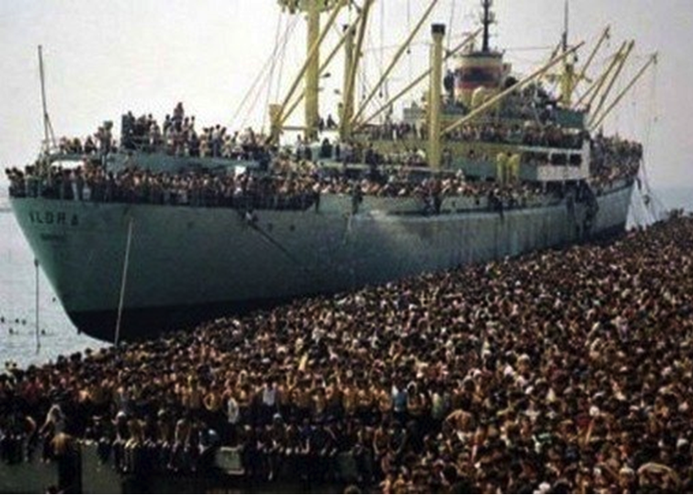 Selon un général français, un million de migrants en Libye s'apprêtent à traverser la Méditerranée