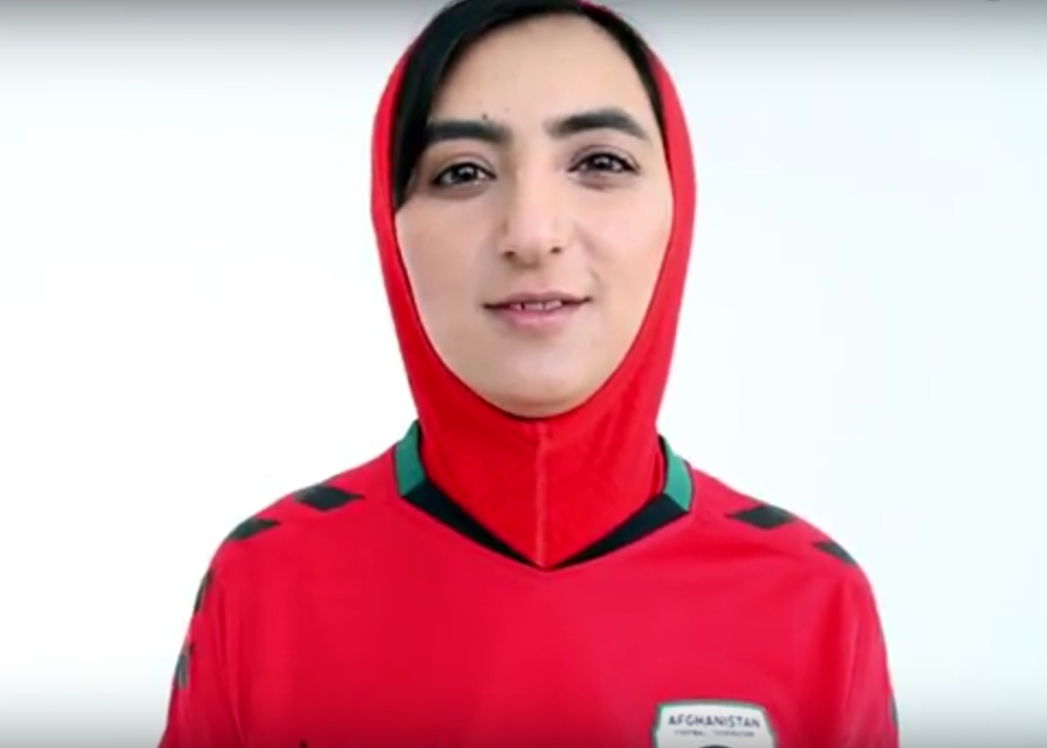 Foot féminin: L'équipementier Hummel dévoile son maillot-hijab