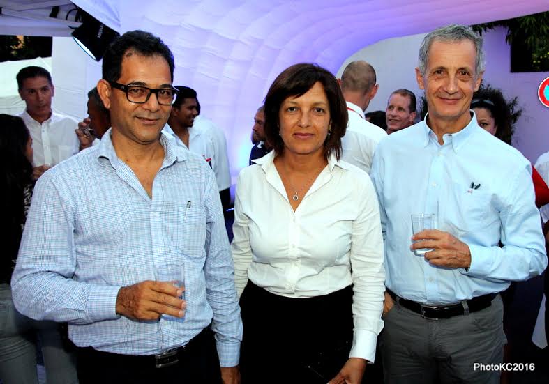 Blanco Guyto (garagiste), Rosine Daubin (Dir. Peugeot St-Denis) et Jacques Thibon (Dir. de NCD)