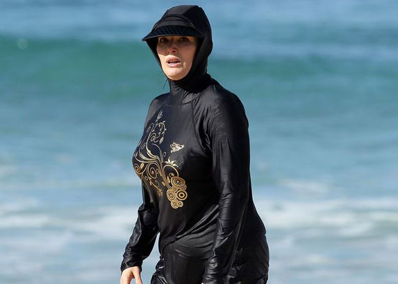 Cannes : Quatre femmes déjà verbalisées sur la plage à cause de leur burkini