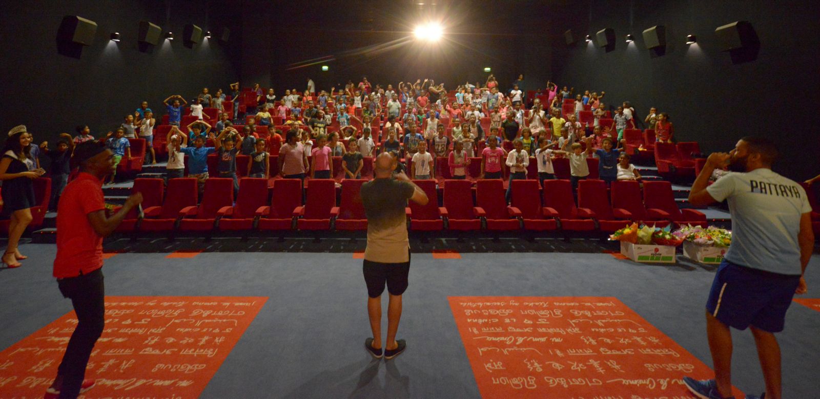 Tapis rouge à Ciné Cambaie pour les marmailles de "1000 sourires"
