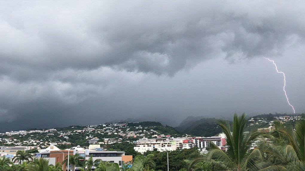 La vigilance orages maintenue sur toute l'île, 550 impacts de foudre relevés