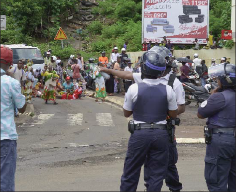 Mayotte: "L’indifférence coupable de l’Etat" face aux violences