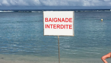 Baignade interdite sur la plage de L'Etang-Salé