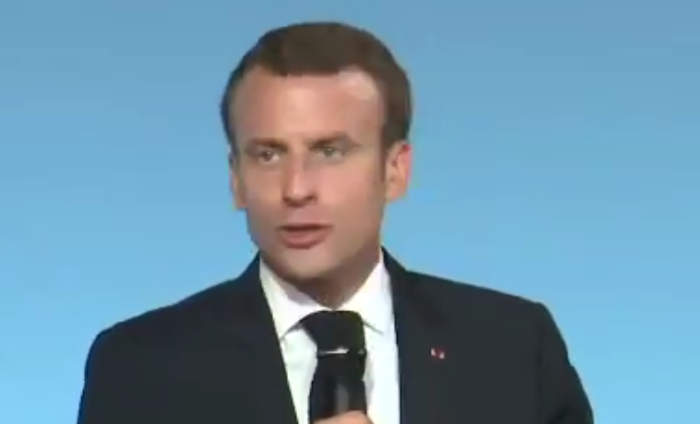 (Vidéo) Emmanuel Macron lance un "Je vous aime" aux habitants des Outremers